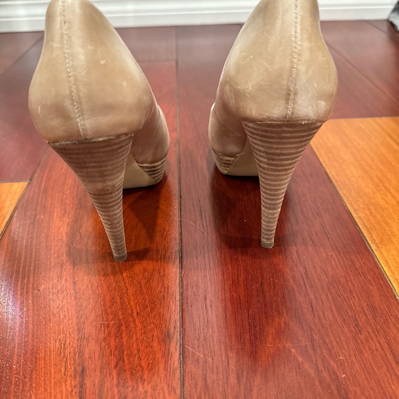 Guess High Heels, Platform Beige pump size 6.5 - Picture 2 of 5